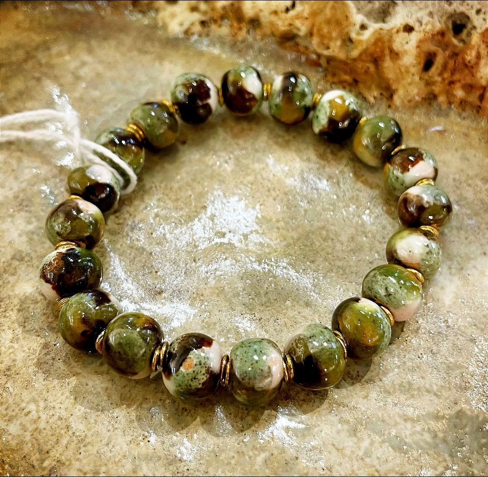 Kazuri Perlearmbnd - Elastik - Grnne nuancer