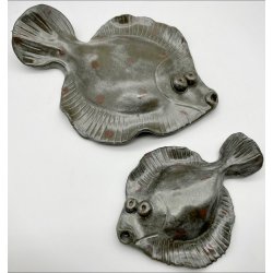 Fladfisk i keramik - Stengr med rde pletter