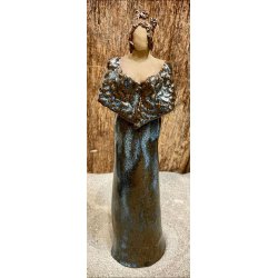 Dame i keramik - Kjole og sjal i blgr