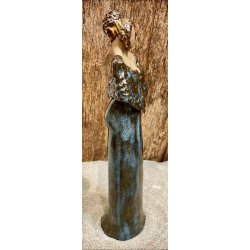 Dame i keramik - Kjole og sjal i blgr