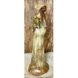 Skagens Dame i keramik - Lys hud - Kjole og hat i beige og brune nuancer