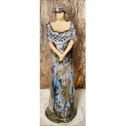 Skagens Dame i keramik - Lys hud - Kjole og hat i mrk med bl effekter.