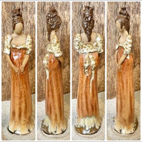 Skagens Dame i keramik - Lys hud - Kjole i br�ndt orange og sandfarvet sjal