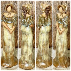 Skagens Dame i keramik - Lys hud - Kjole og hat i beige og brune nuancer