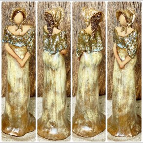 Skagens Dame i keramik - Lys hud - Kjole og hat i beige og brune nuancer