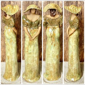 Skagens Dame i keramik - Lys hud - Kjole og hat i grnne nuancer.