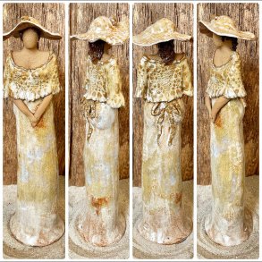 Skagens Dame i keramik - Lys hud - Kjole og hat i lyse nuancer