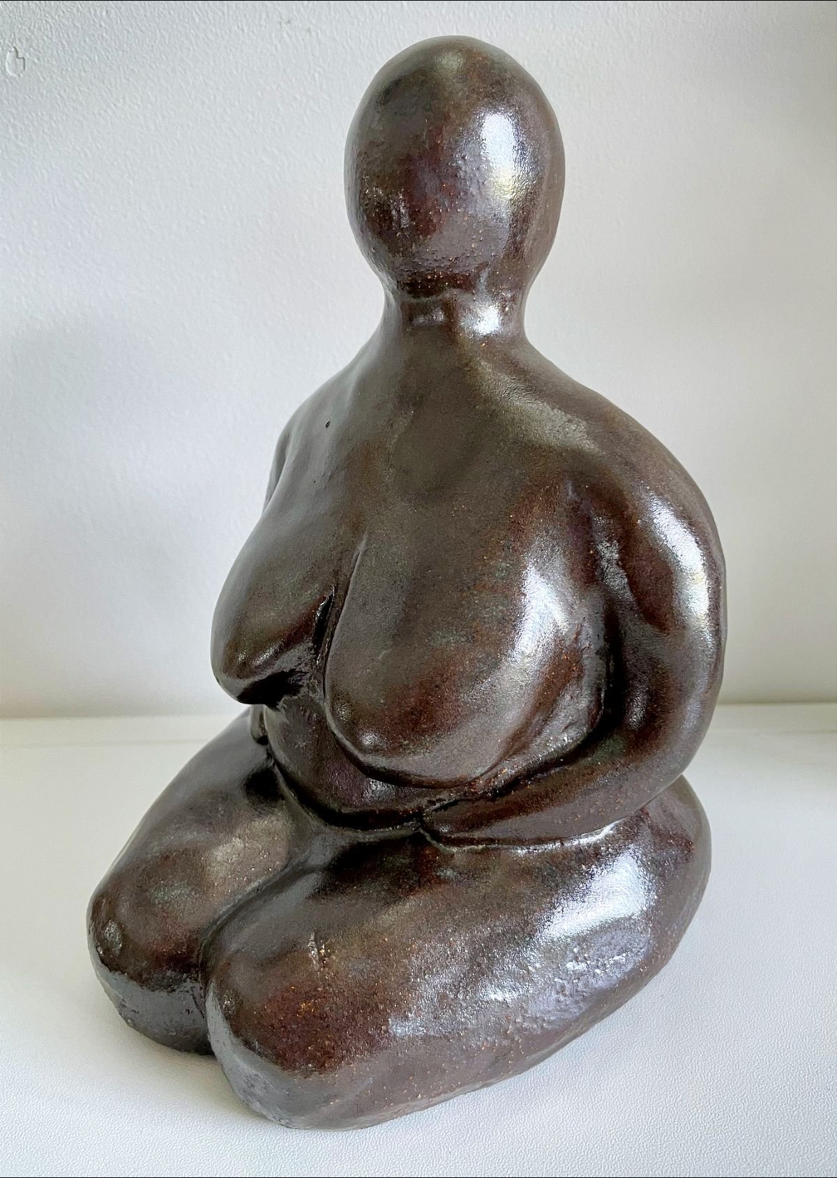 Keramik Moder skulptur - Mørk blank